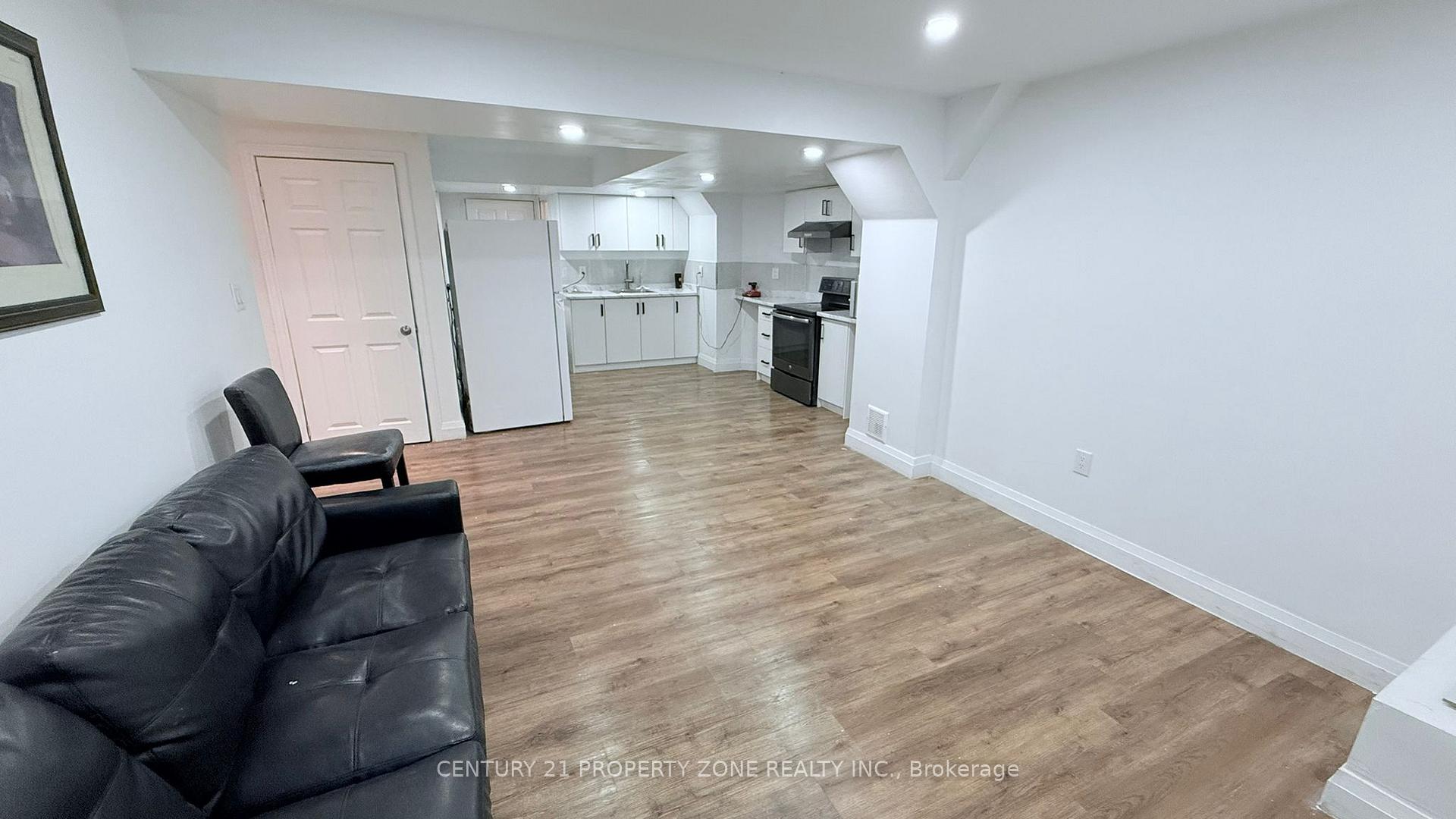 Photo 5 of Unit Bsmt, 14 Cox Crescent, Brampton, Northwest Brampton — HOMEH