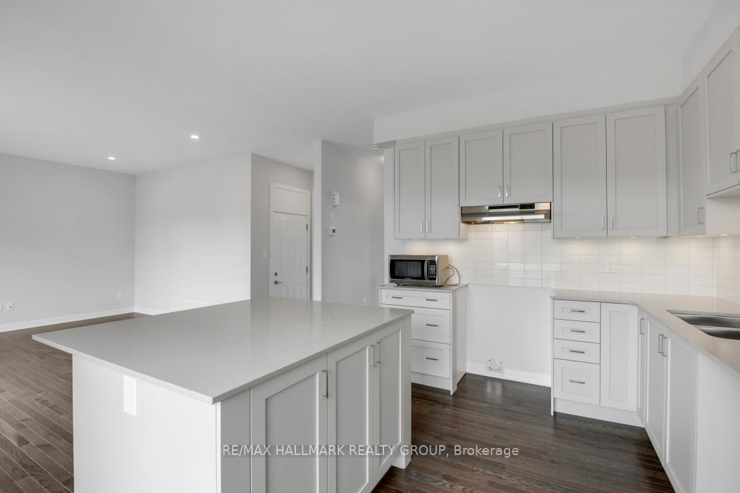 Photo 10 of 163 Conservancy Drive, Ottawa, Barrhaven - Heritage Park — HOMEH