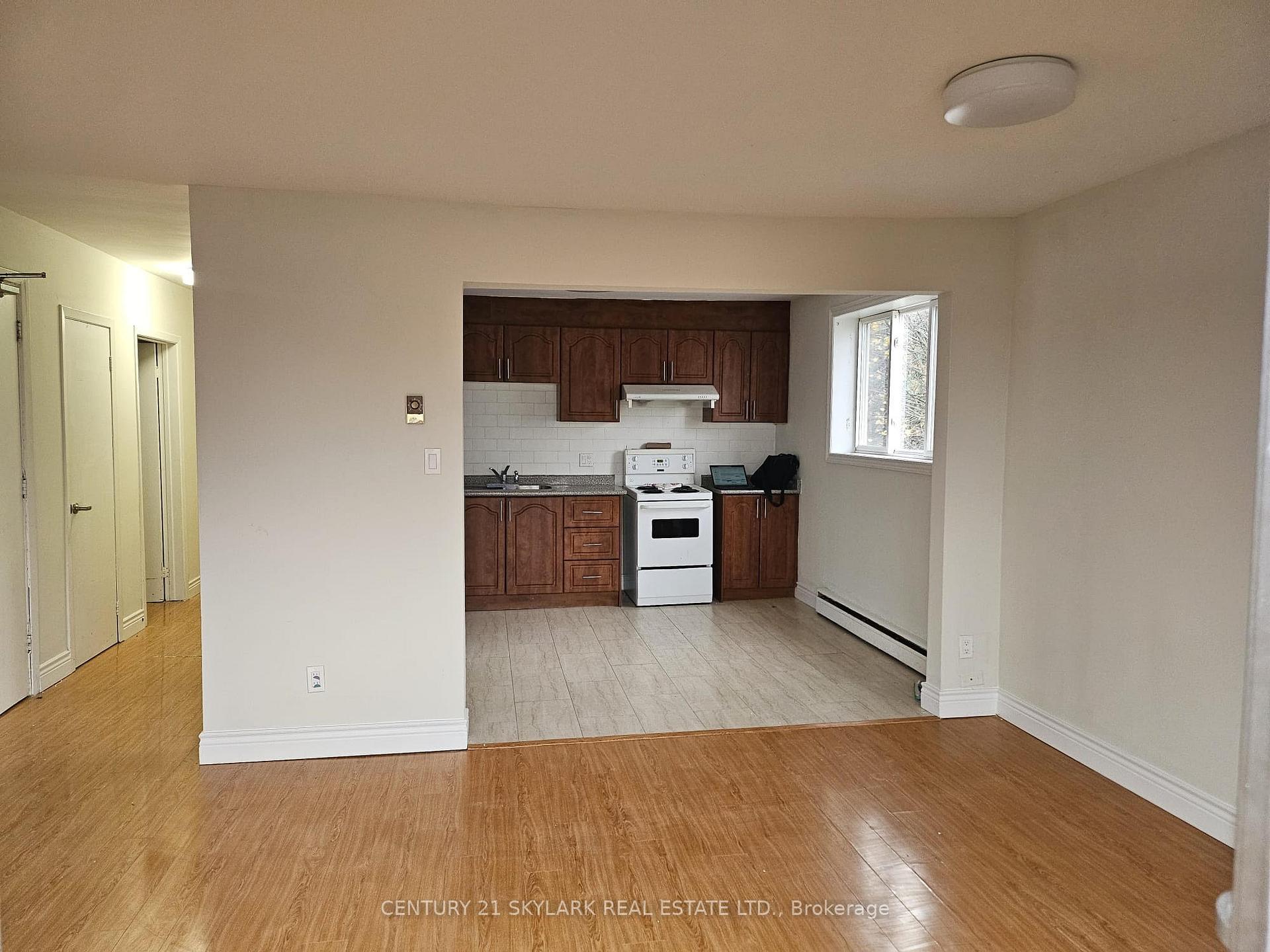 Front of Unit 5, 371 Elgin Court