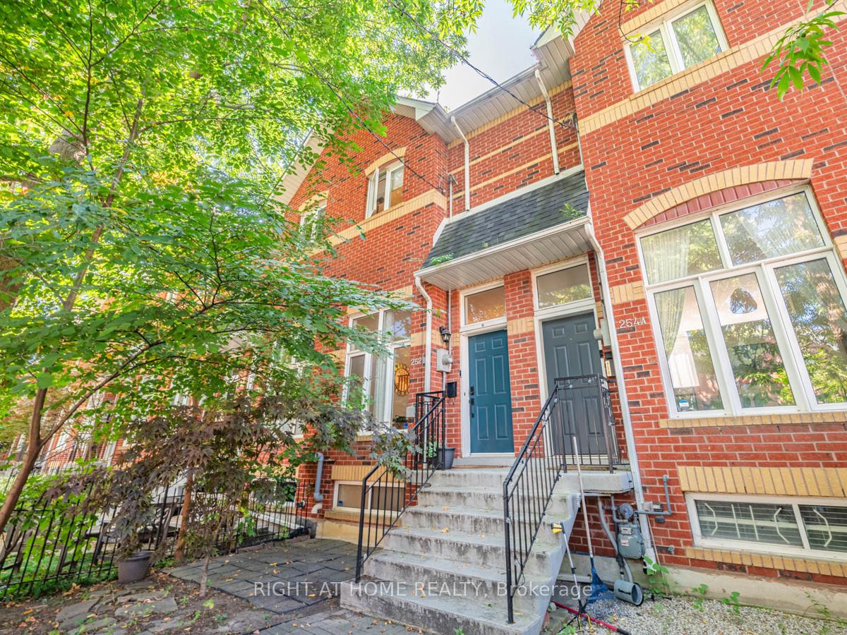 Front of 252B Berkeley Street