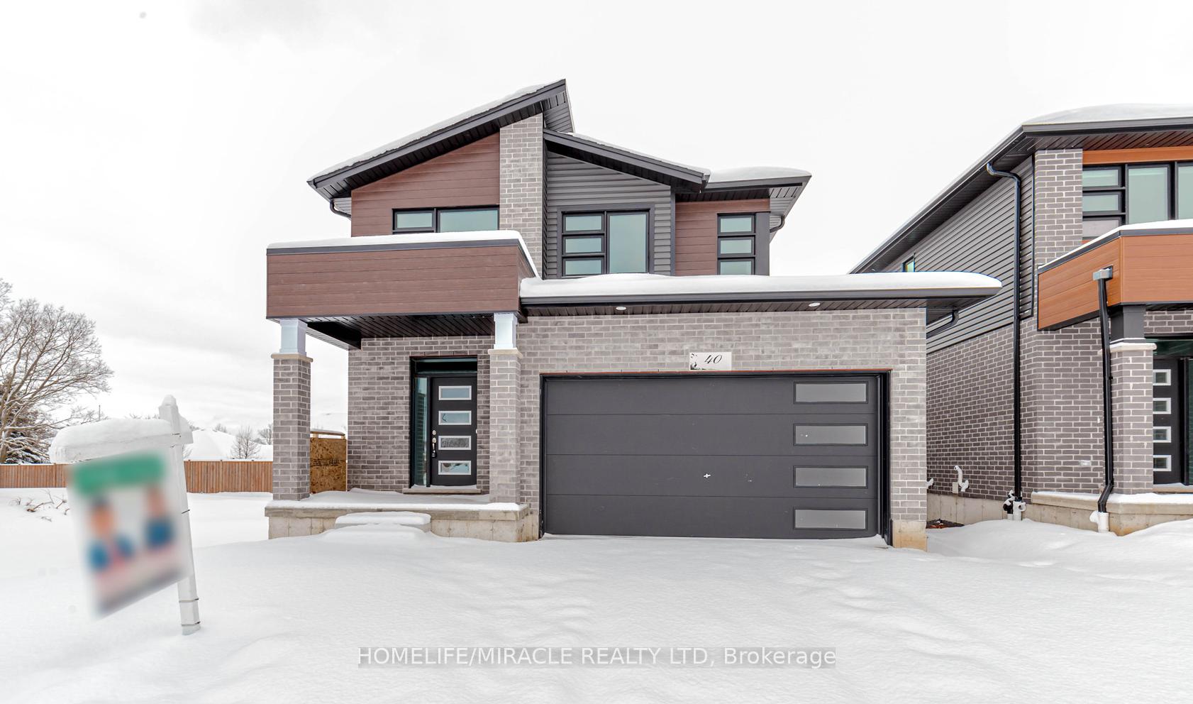 Front of 40 Moon Crescent