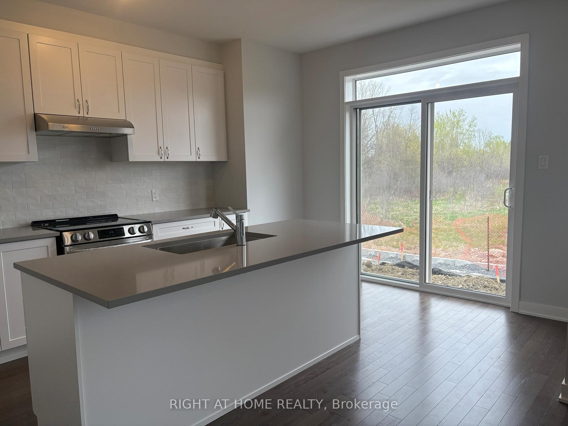 Photo 16 of 641 Bronzo Copper Crescent, Ottawa, Richmond — HOMEH