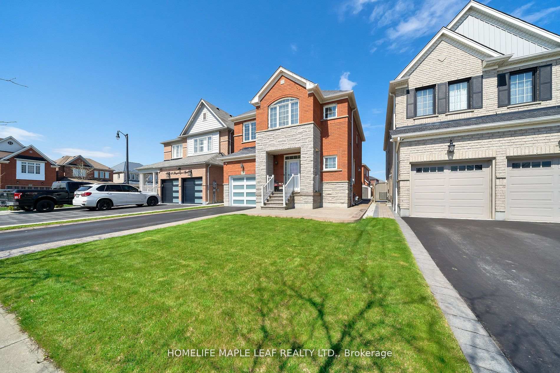 Photo 5 of 39 Snapdragon Square, Brampton, Bram East — HOMEH