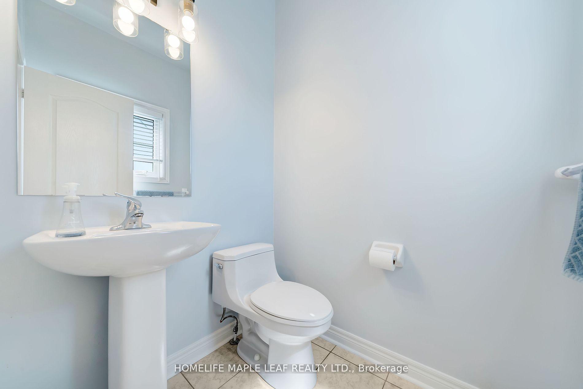Photo 2 of 39 Snapdragon Square, Brampton, Bram East — HOMEH