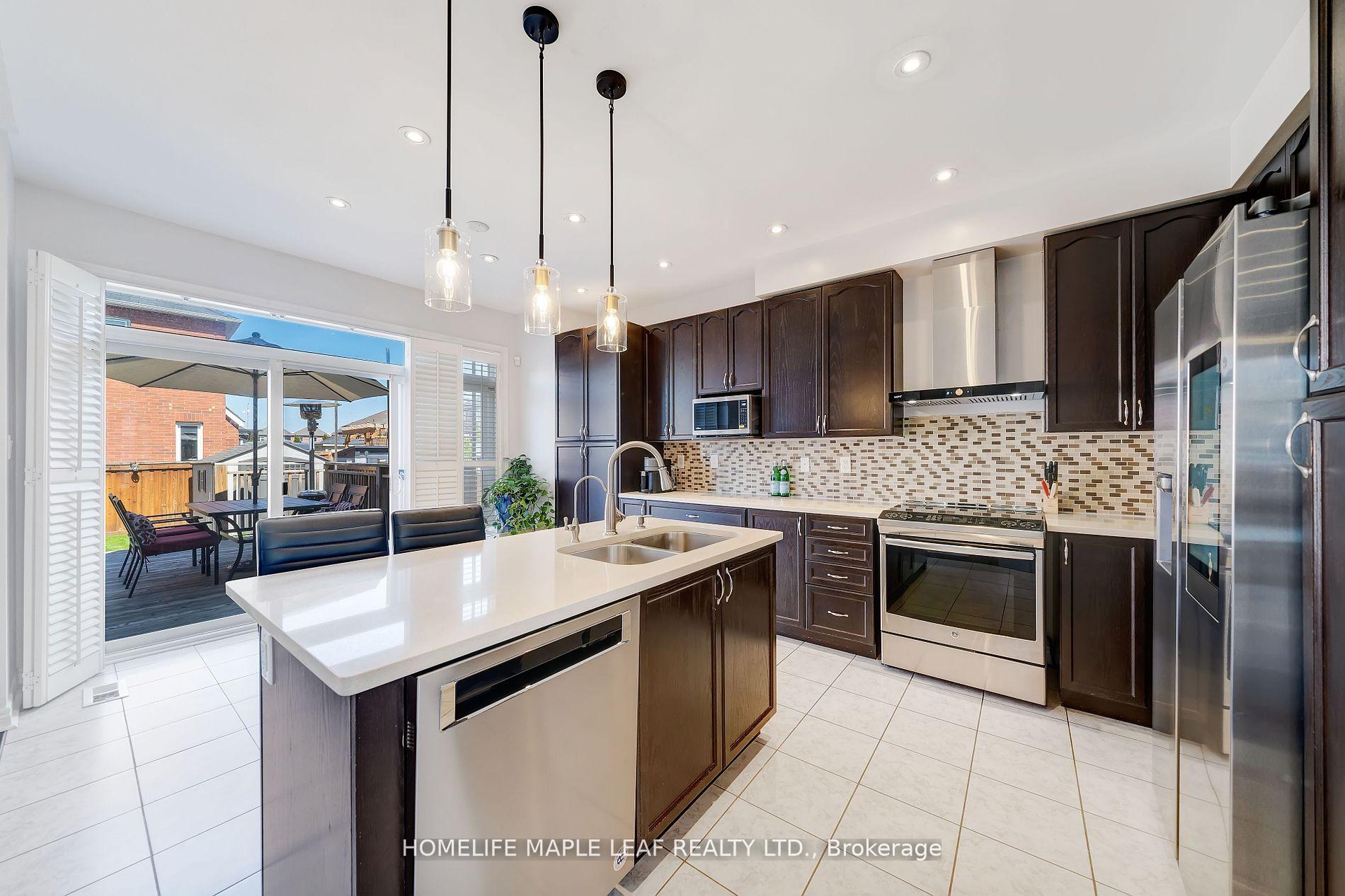 Photo 6 of 39 Snapdragon Square, Brampton, Bram East — HOMEH
