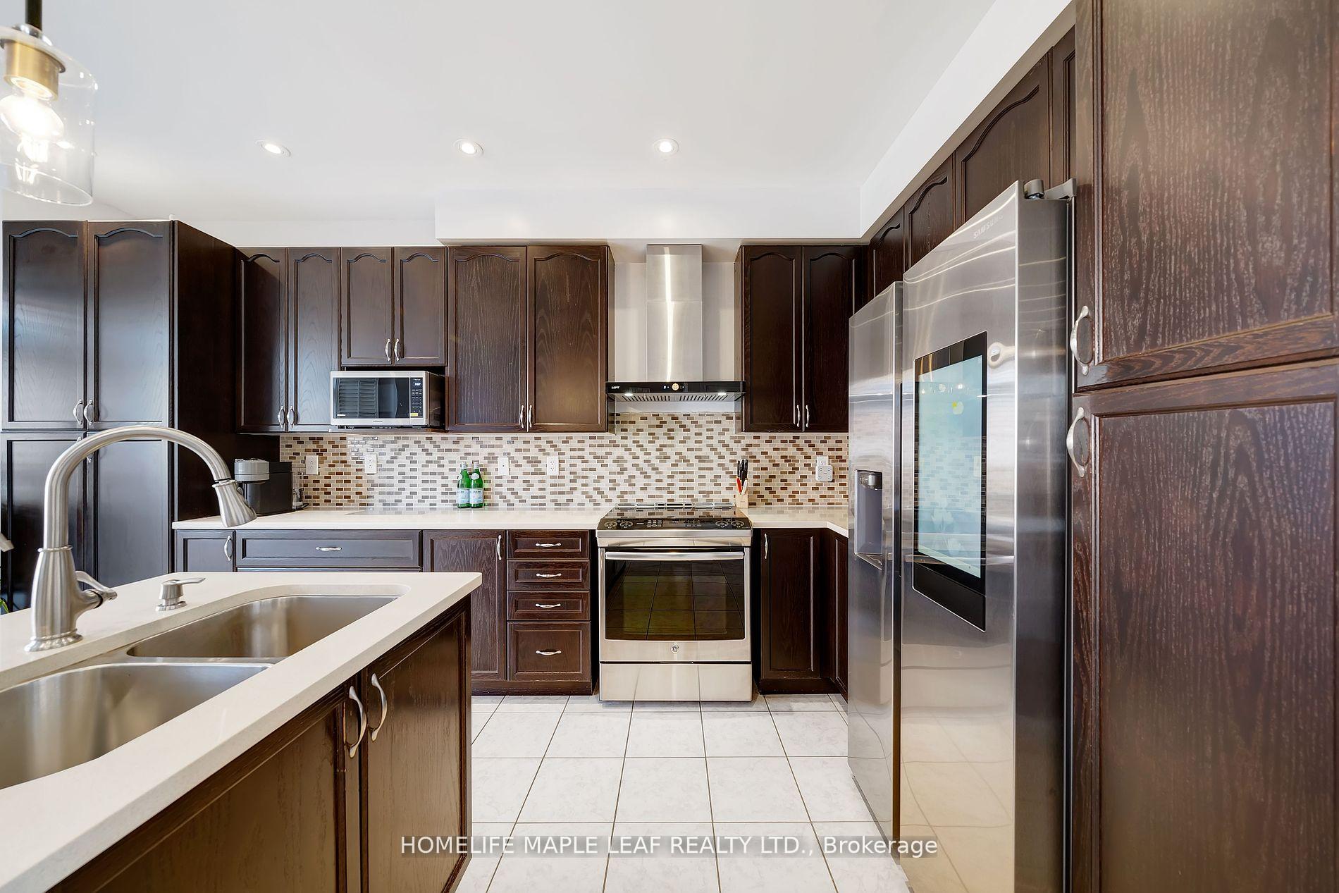 Photo 32 of 39 Snapdragon Square, Brampton, Bram East — HOMEH