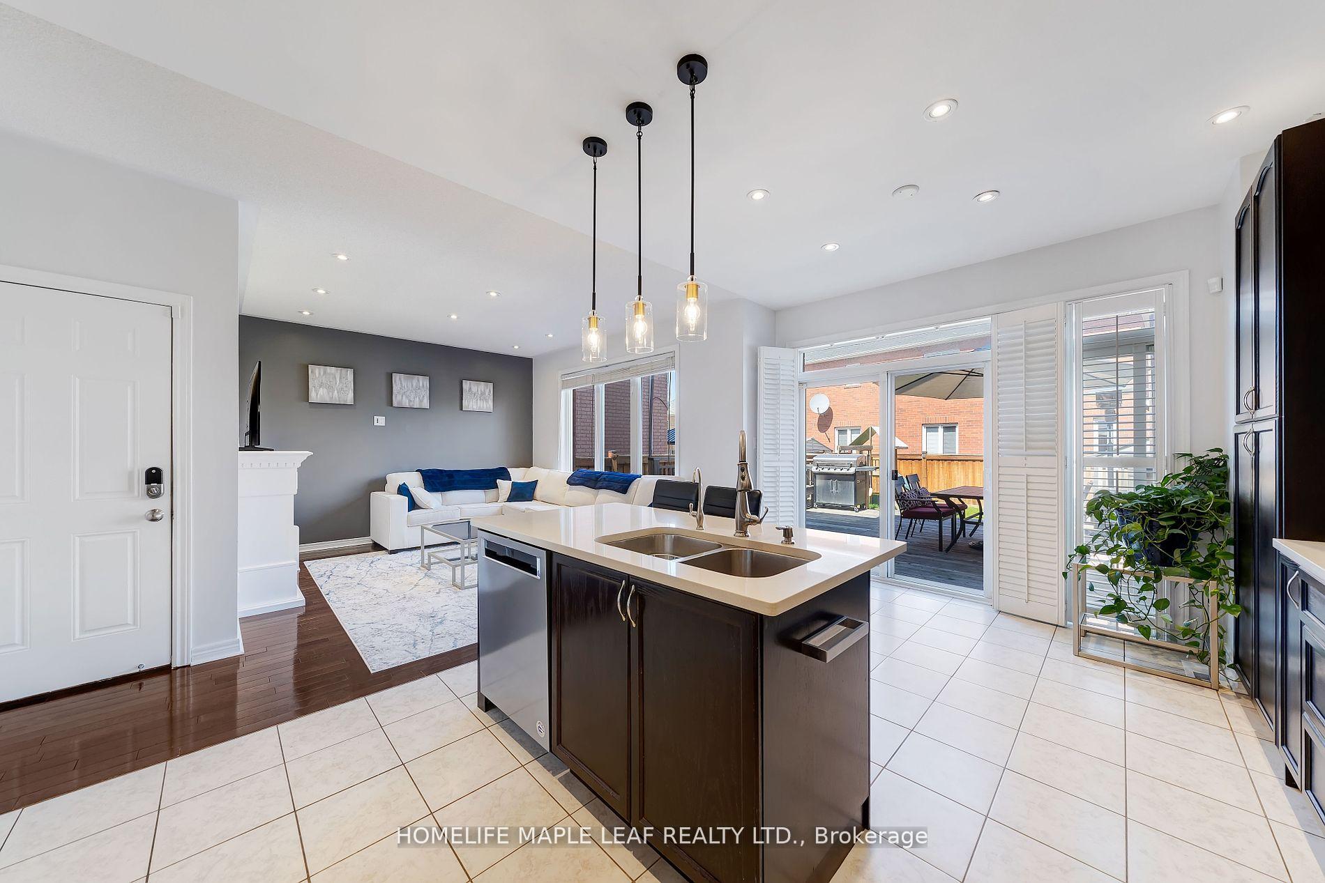 Photo 12 of 39 Snapdragon Square, Brampton, Bram East — HOMEH
