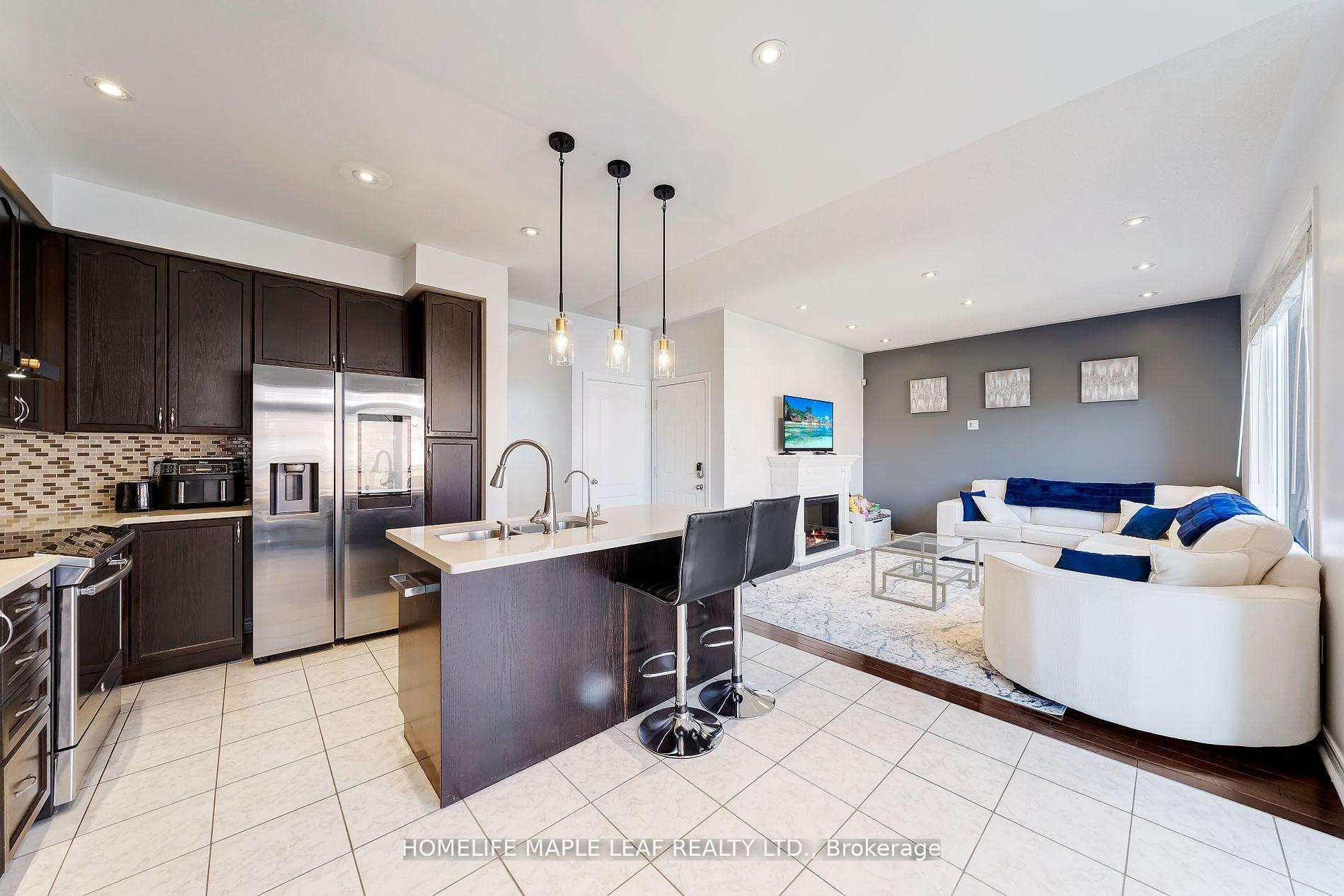 Photo 8 of 39 Snapdragon Square, Brampton, Bram East — HOMEH