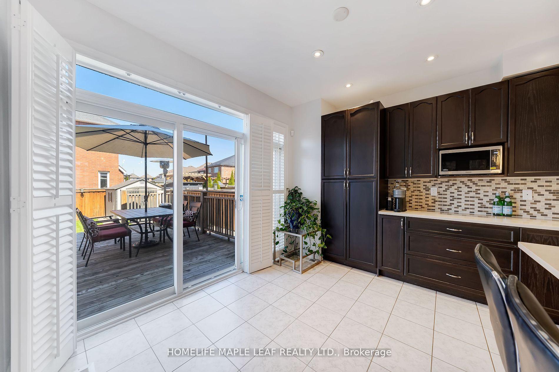 Photo 10 of 39 Snapdragon Square, Brampton, Bram East — HOMEH
