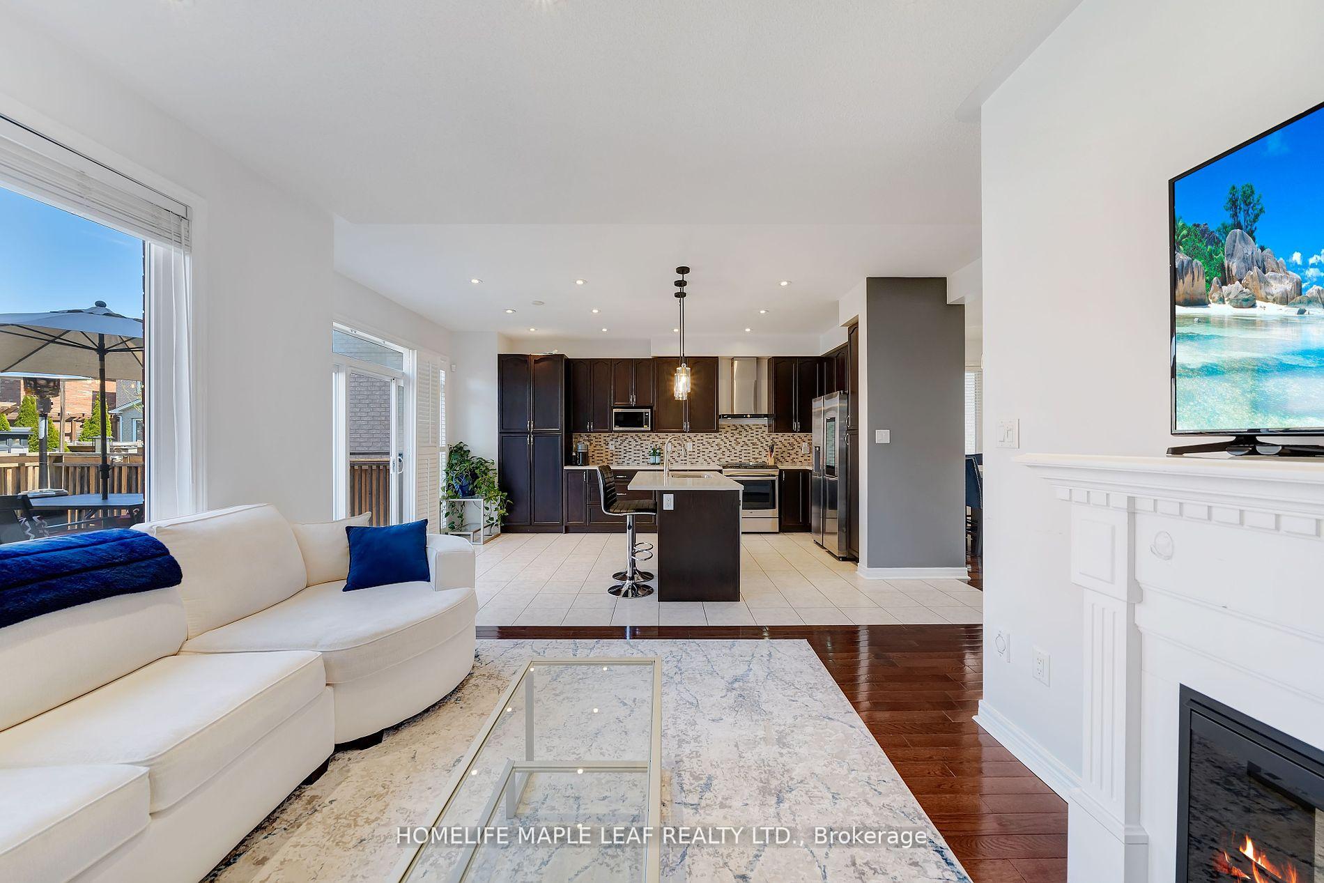 Photo 9 of 39 Snapdragon Square, Brampton, Bram East — HOMEH