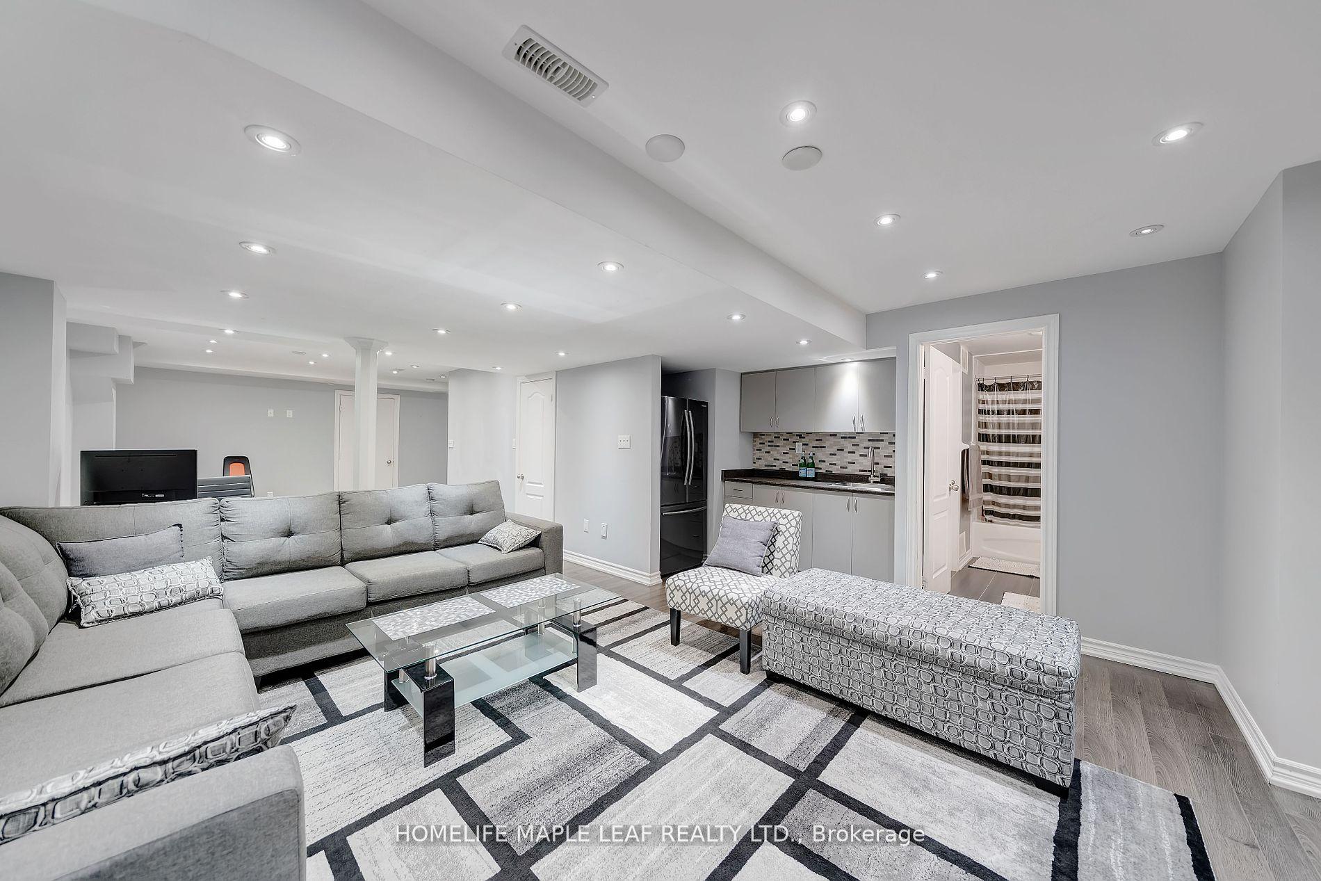 Photo 18 of 39 Snapdragon Square, Brampton, Bram East — HOMEH