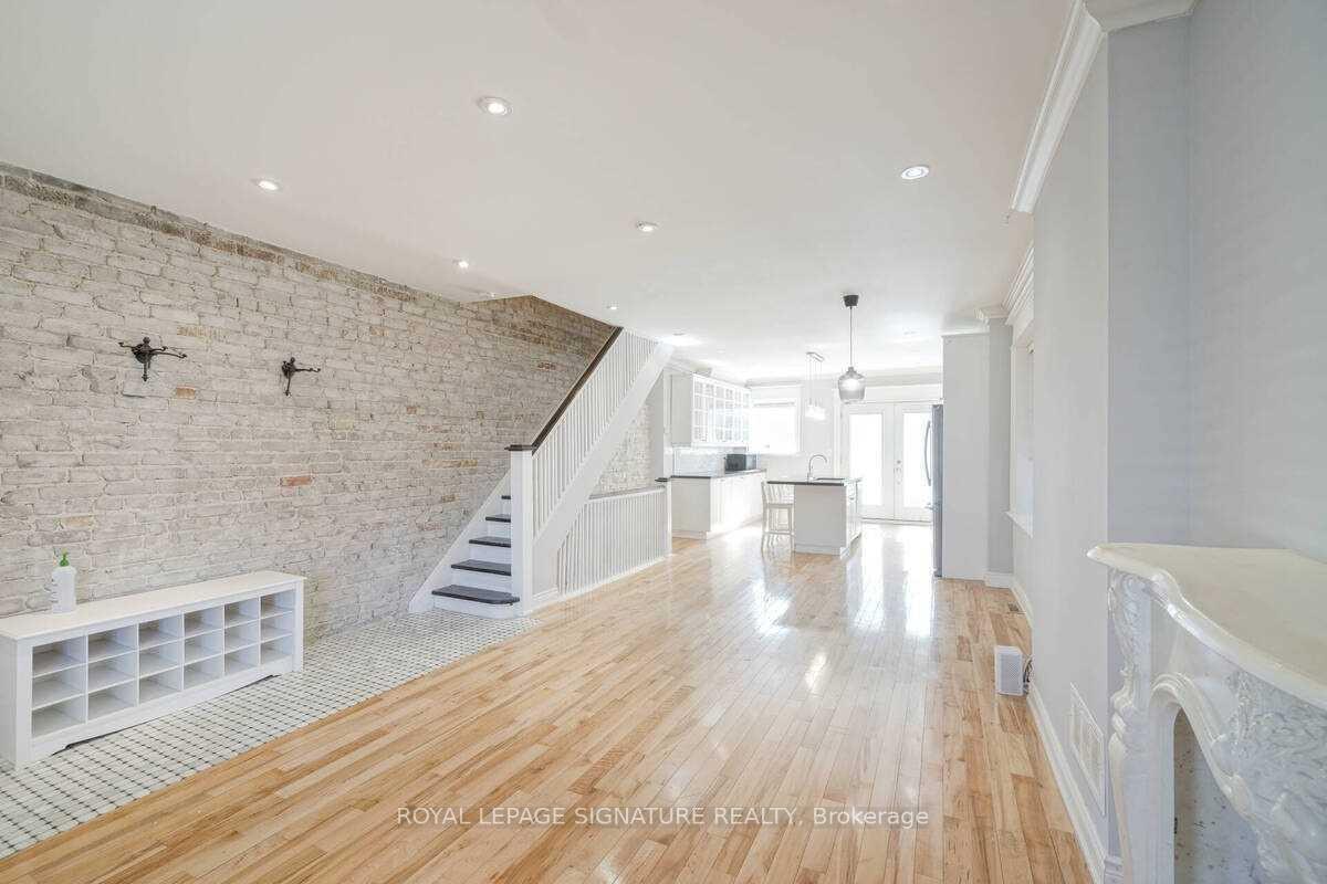Photo 12 of 2079 Gerrard Street E, Toronto, East End-Danforth — HOMEH