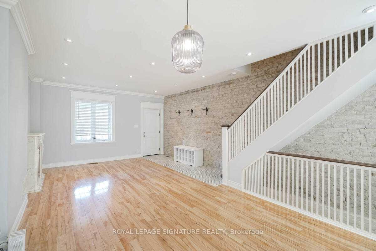 Photo 20 of 2079 Gerrard Street E, Toronto, East End-Danforth — HOMEH