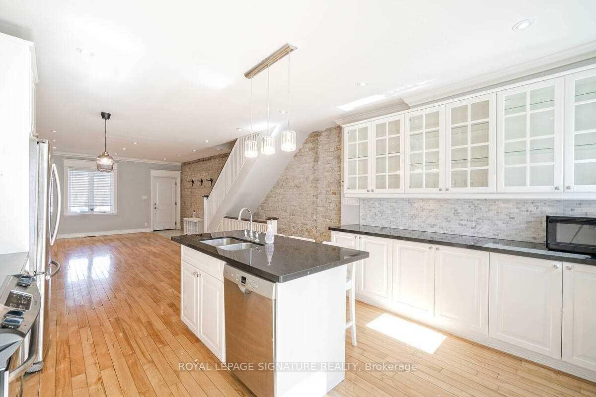 Photo 10 of 2079 Gerrard Street E, Toronto, East End-Danforth — HOMEH