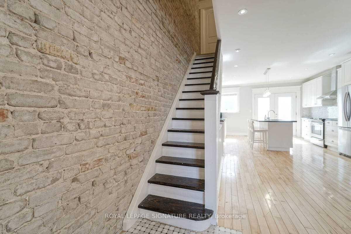 Photo 23 of 2079 Gerrard Street E, Toronto, East End-Danforth — HOMEH