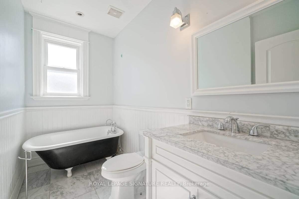 Photo 32 of 2079 Gerrard Street E, Toronto, East End-Danforth — HOMEH