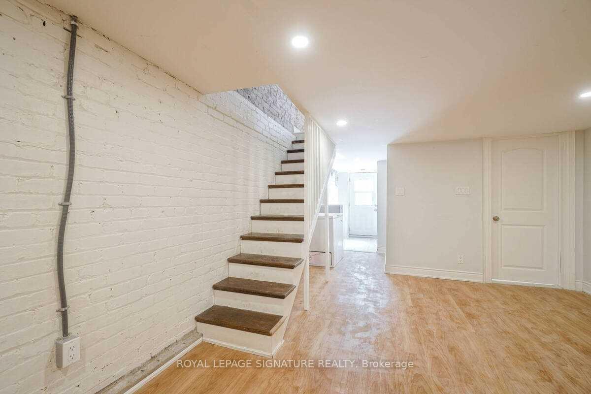 Photo 33 of 2079 Gerrard Street E, Toronto, East End-Danforth — HOMEH