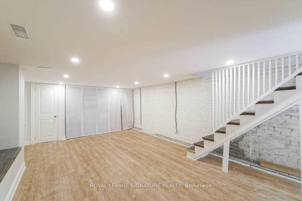 Photo 34 of 2079 Gerrard Street E, Toronto, East End-Danforth — HOMEH