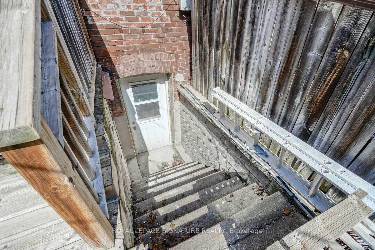 Photo 36 of 2079 Gerrard Street E, Toronto, East End-Danforth — HOMEH