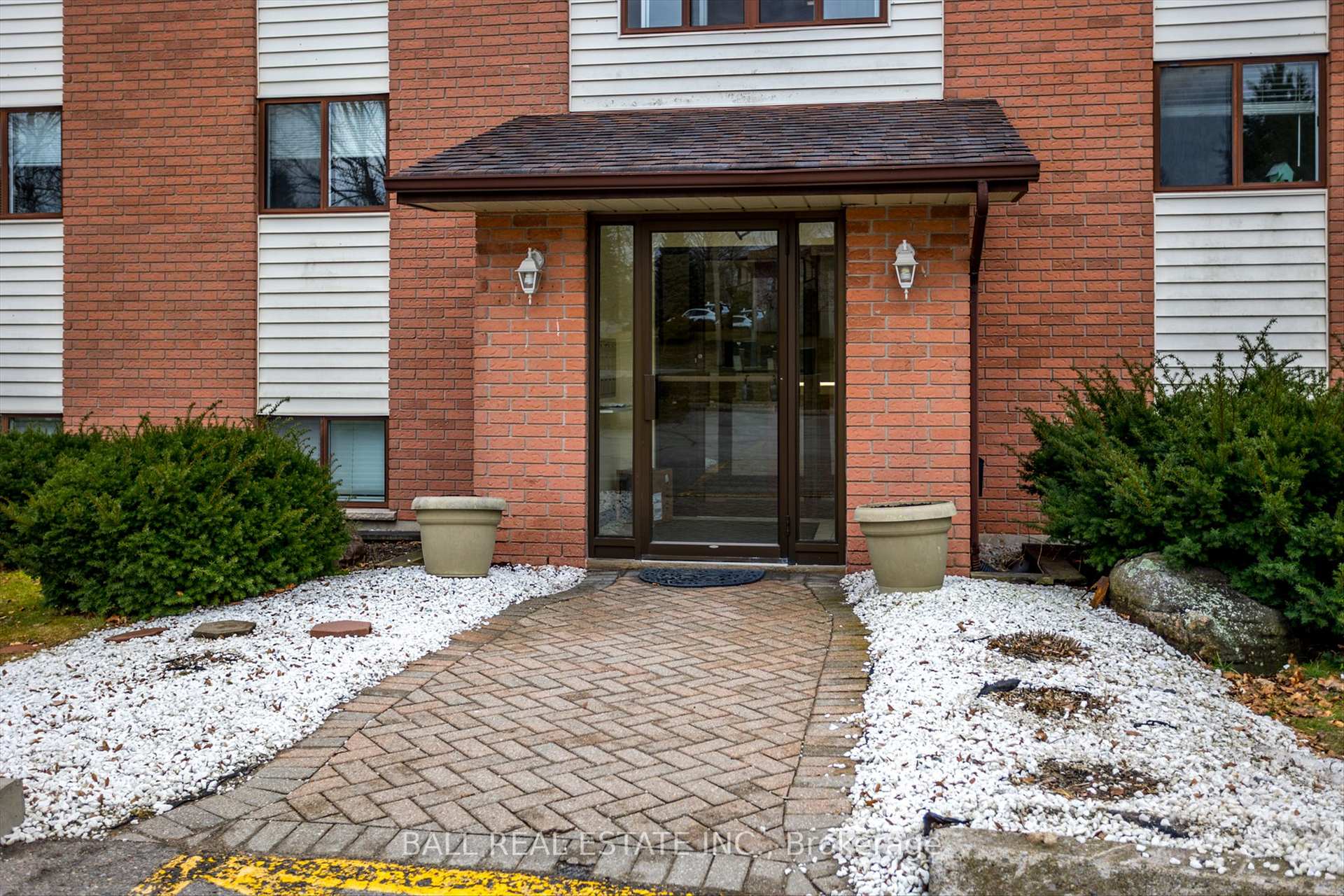 Photo 3 of Unit 304, 1429 Clearview Drive, Peterborough, Monaghan Ward 2 — HOMEH