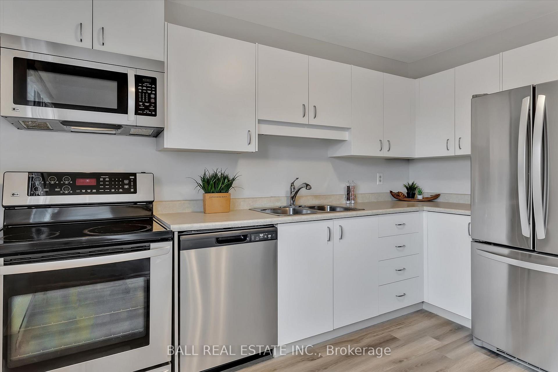 Photo 10 of Unit 304, 1429 Clearview Drive, Peterborough, Monaghan Ward 2 — HOMEH
