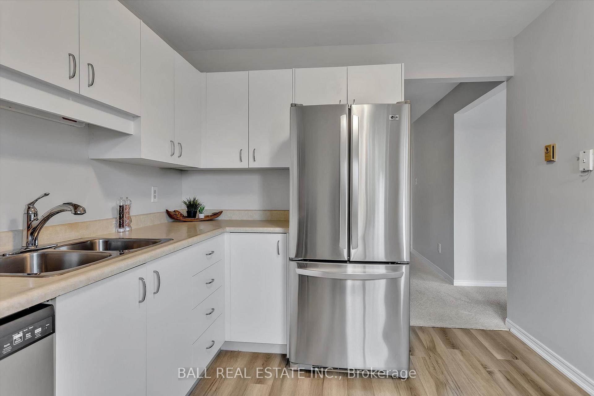 Photo 11 of Unit 304, 1429 Clearview Drive, Peterborough, Monaghan Ward 2 — HOMEH