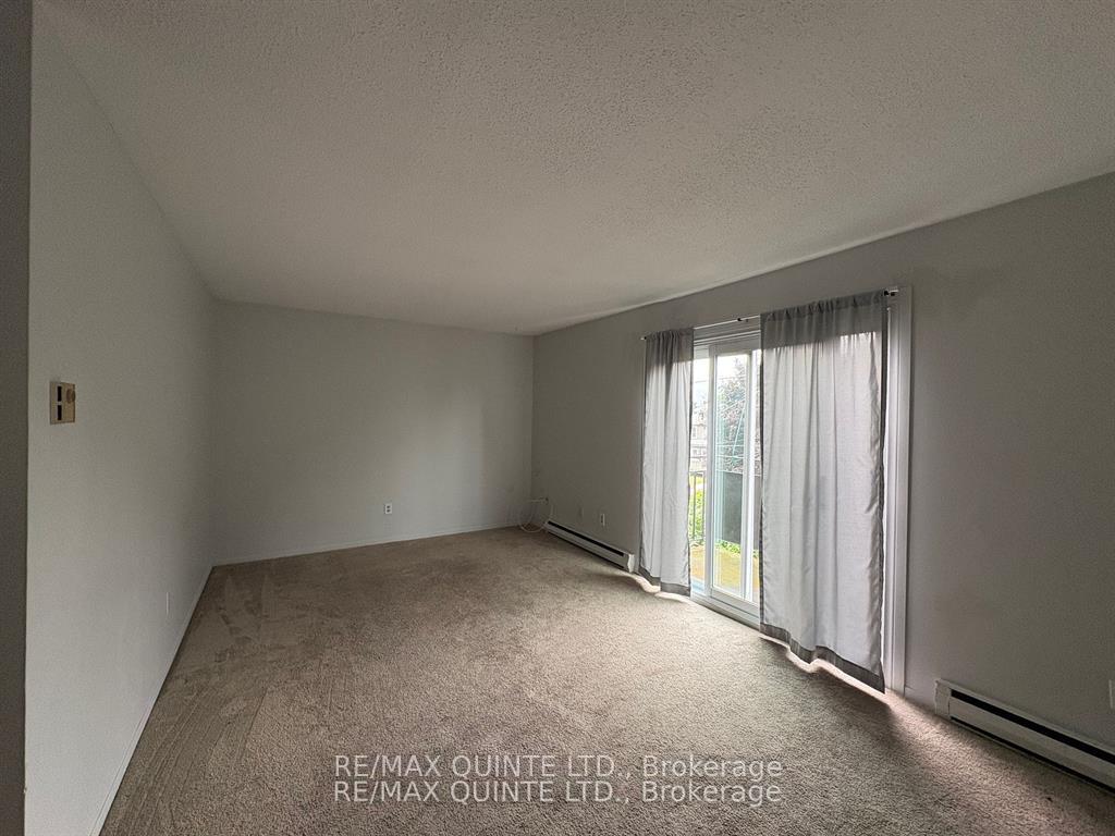 Photo 4 of Unit 5, 29 McNichol Avenue, Quinte West, Trenton Ward — HOMEH