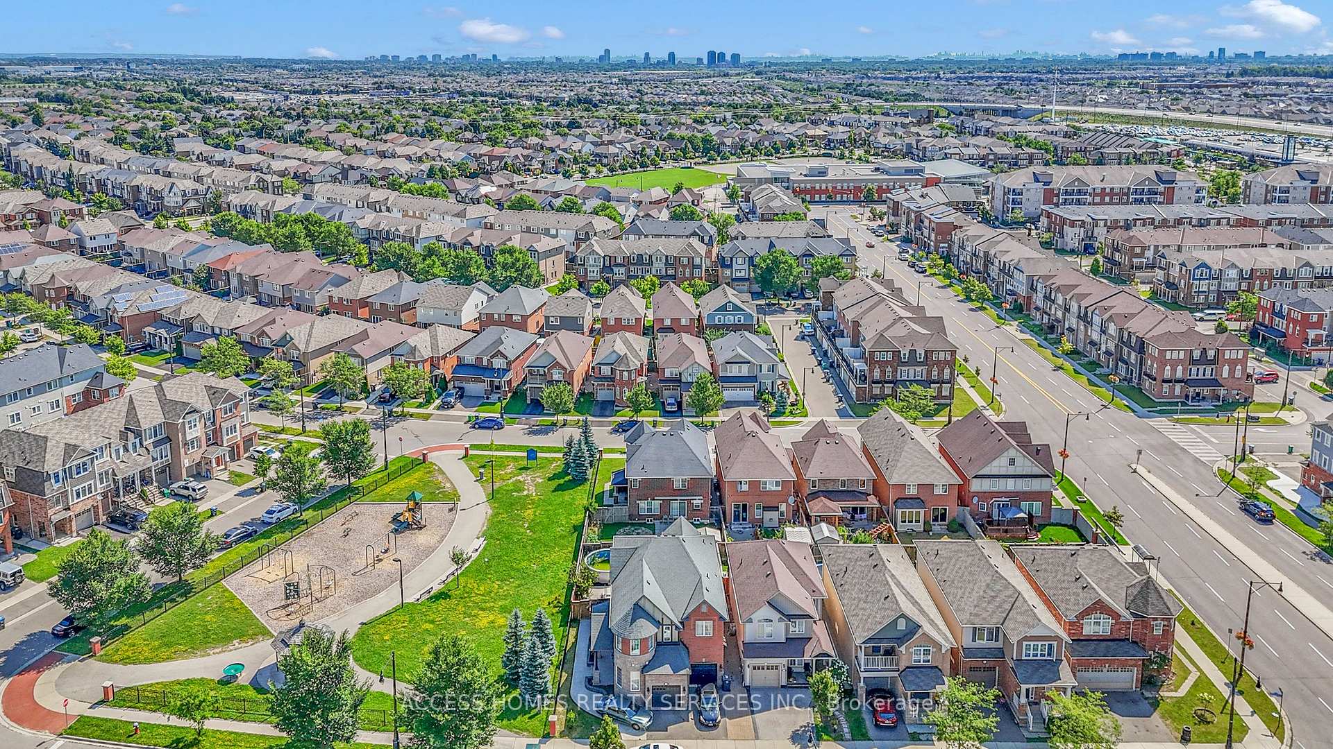 Photo 4 of 71 Haverty Trail, Brampton, Northwest Brampton — HOMEH