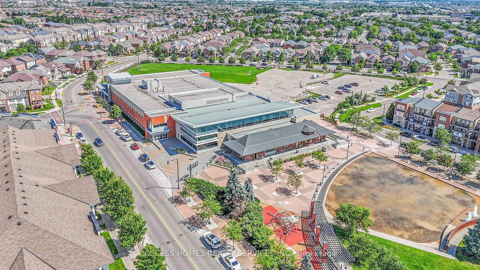 Photo 10 of 71 Haverty Trail, Brampton, Northwest Brampton — HOMEH