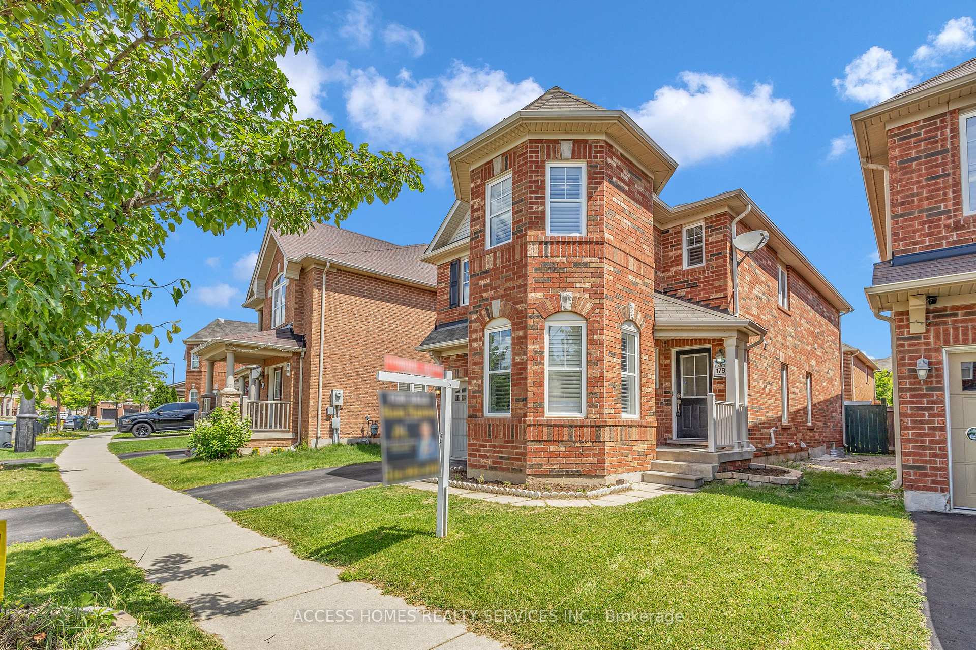 Photo 9 of 71 Haverty Trail, Brampton, Northwest Brampton — HOMEH