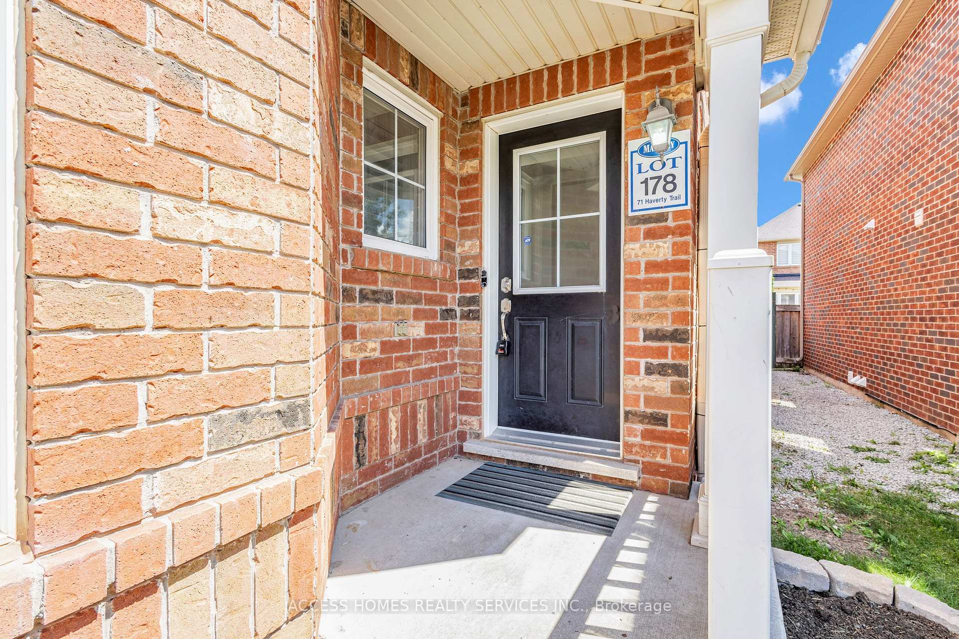Photo 12 of 71 Haverty Trail, Brampton, Northwest Brampton — HOMEH