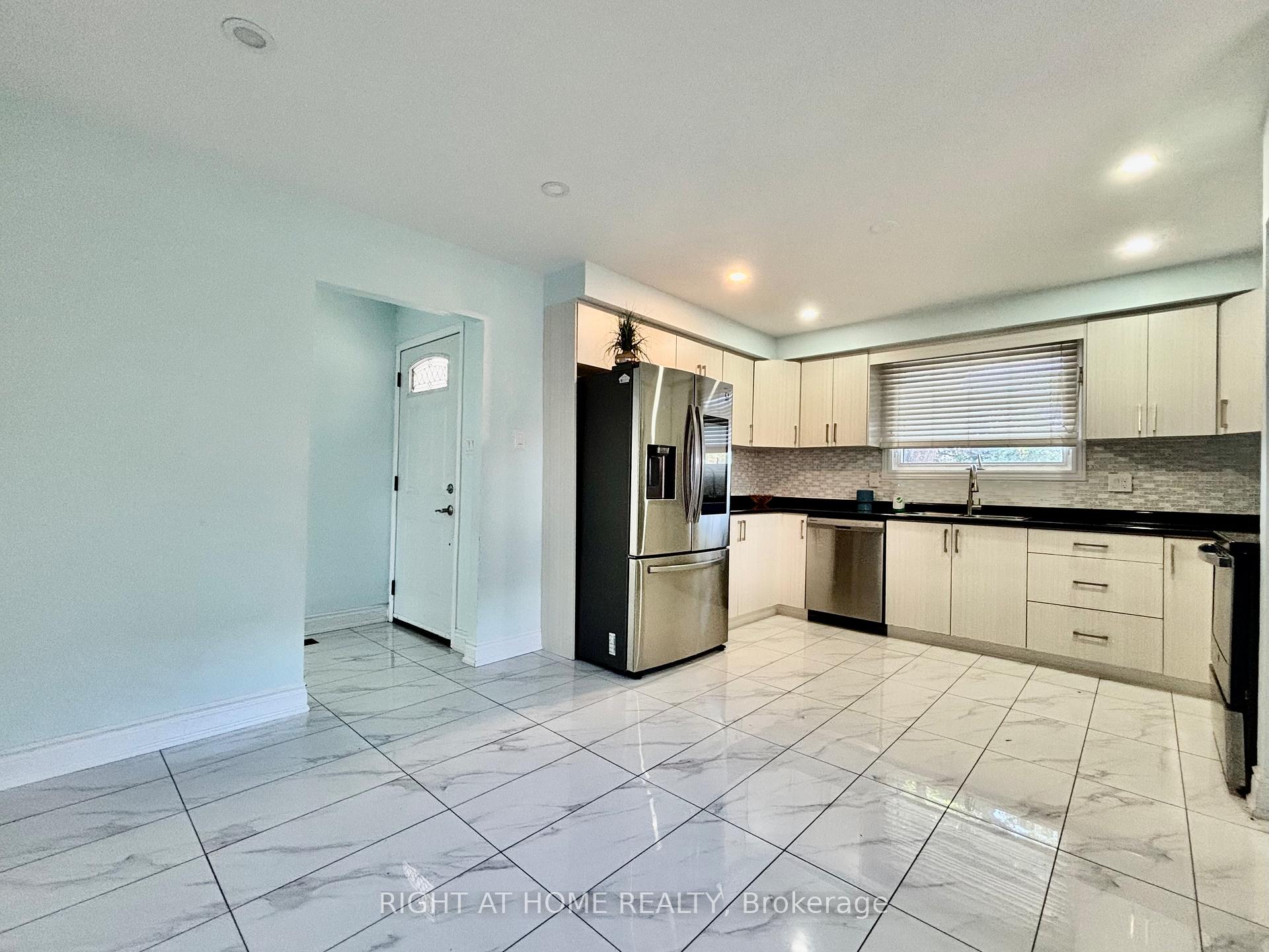 Photo 3 of 380 Christie Street, Grimsby, Grimsby Beach — HOMEH