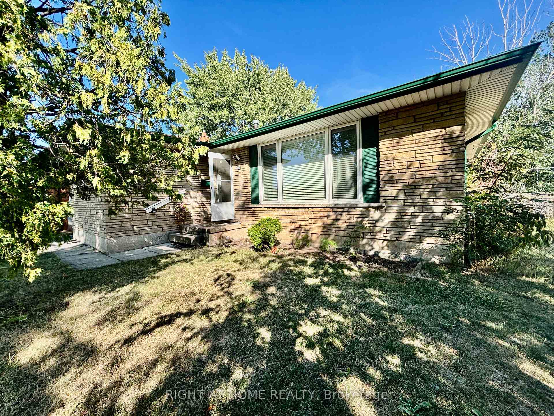 Photo 19 of 380 Christie Street, Grimsby, Grimsby Beach — HOMEH