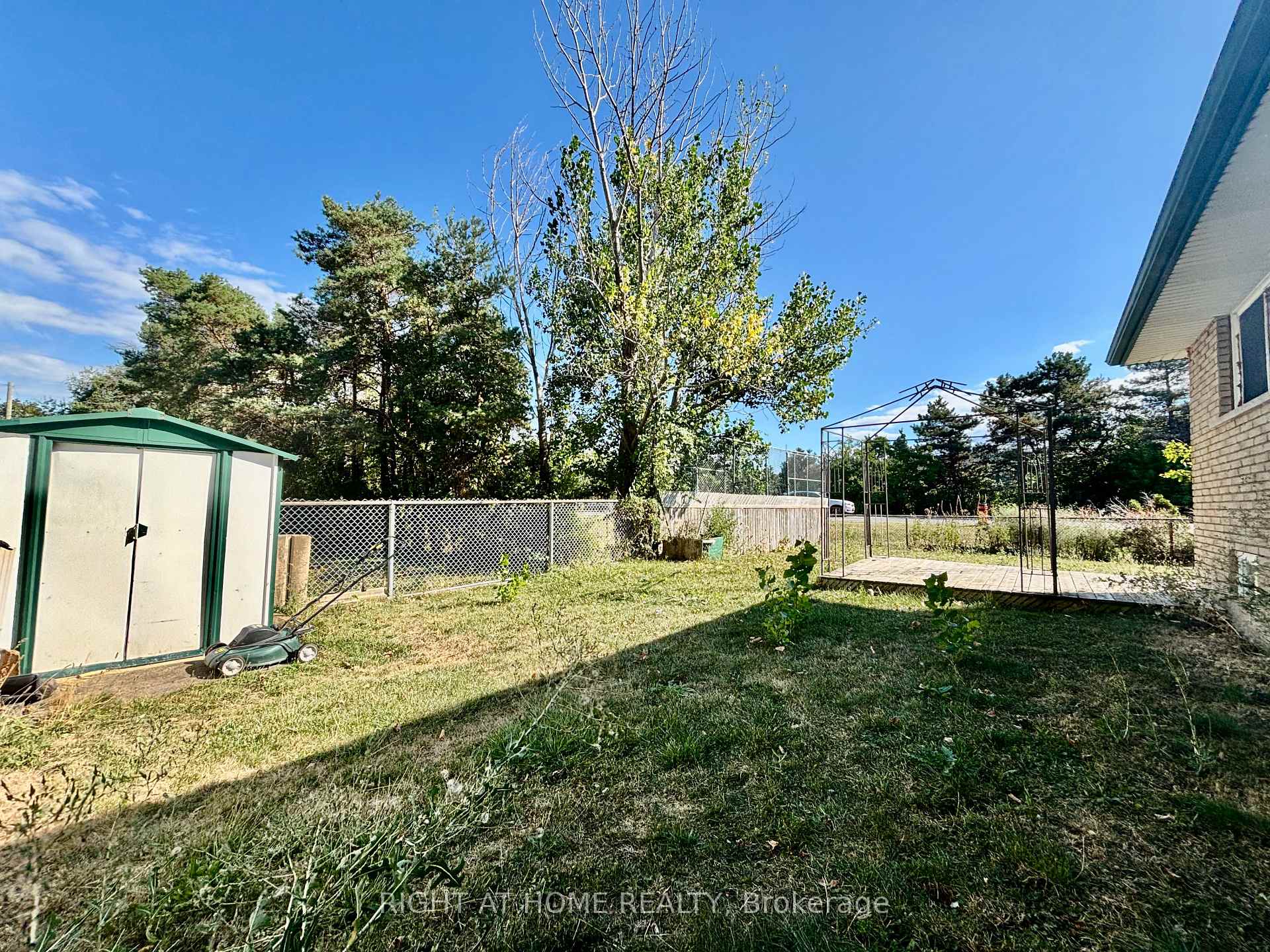 Photo 17 of 380 Christie Street, Grimsby, Grimsby Beach — HOMEH