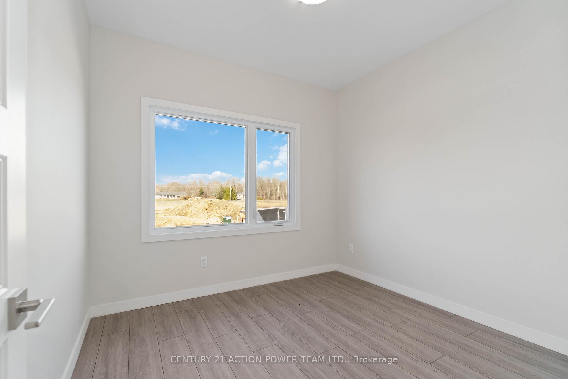 Photo 4 of 358 Hazel Crescent W, The Nation, Limoges — HOMEH
