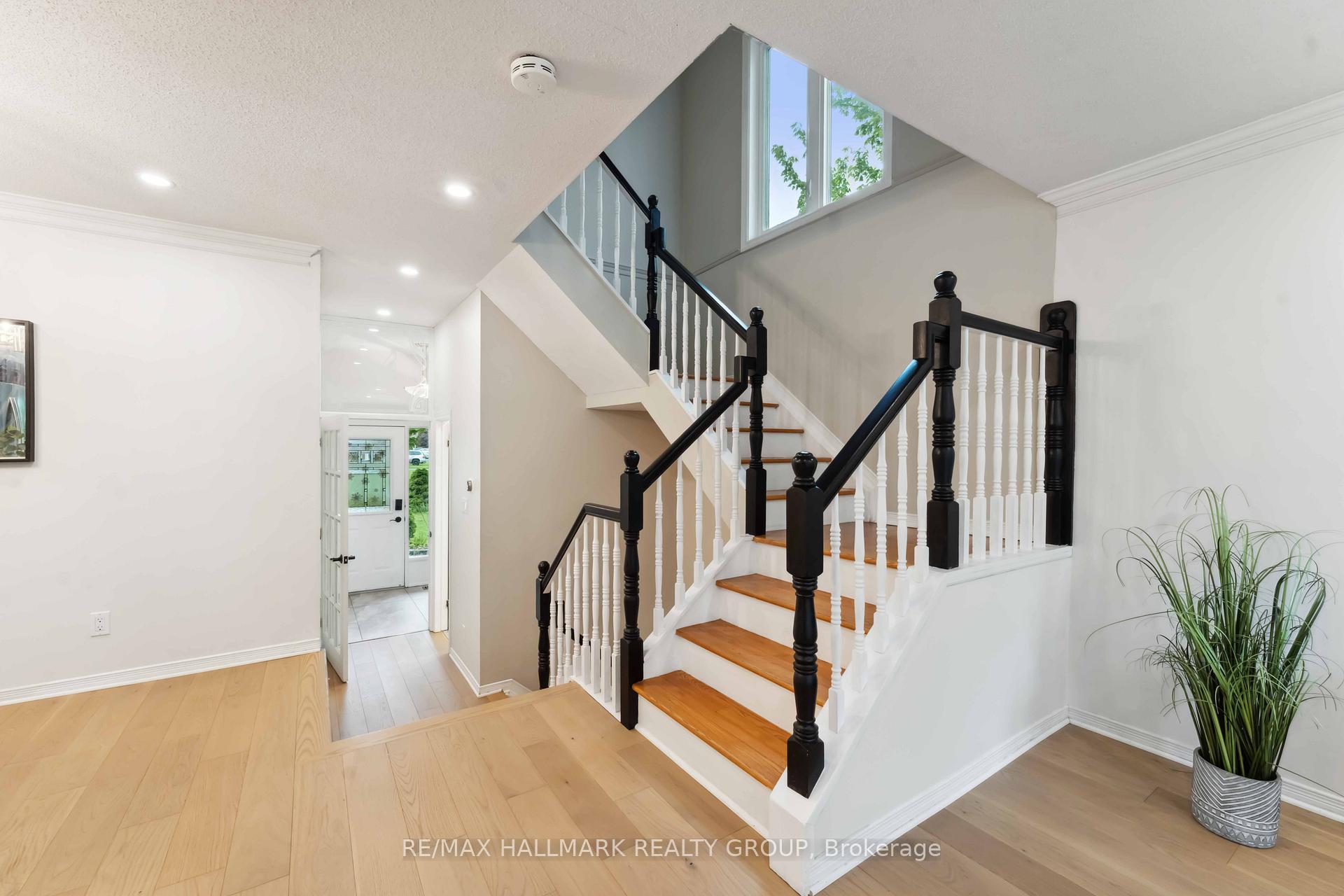 Photo 3 of 2 Maravista Drive, Ottawa, Barrhaven - Cedargrove/Fraserdale — HOMEH