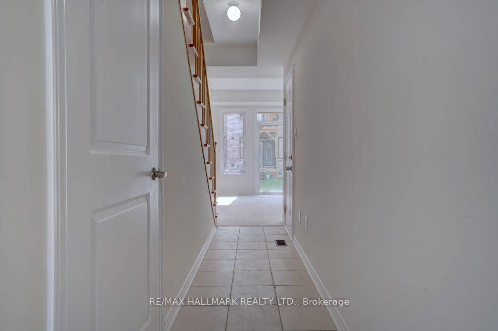 Photo 2 of 33 Hallmark Way, Whitby, Lynde Creek — HOMEH
