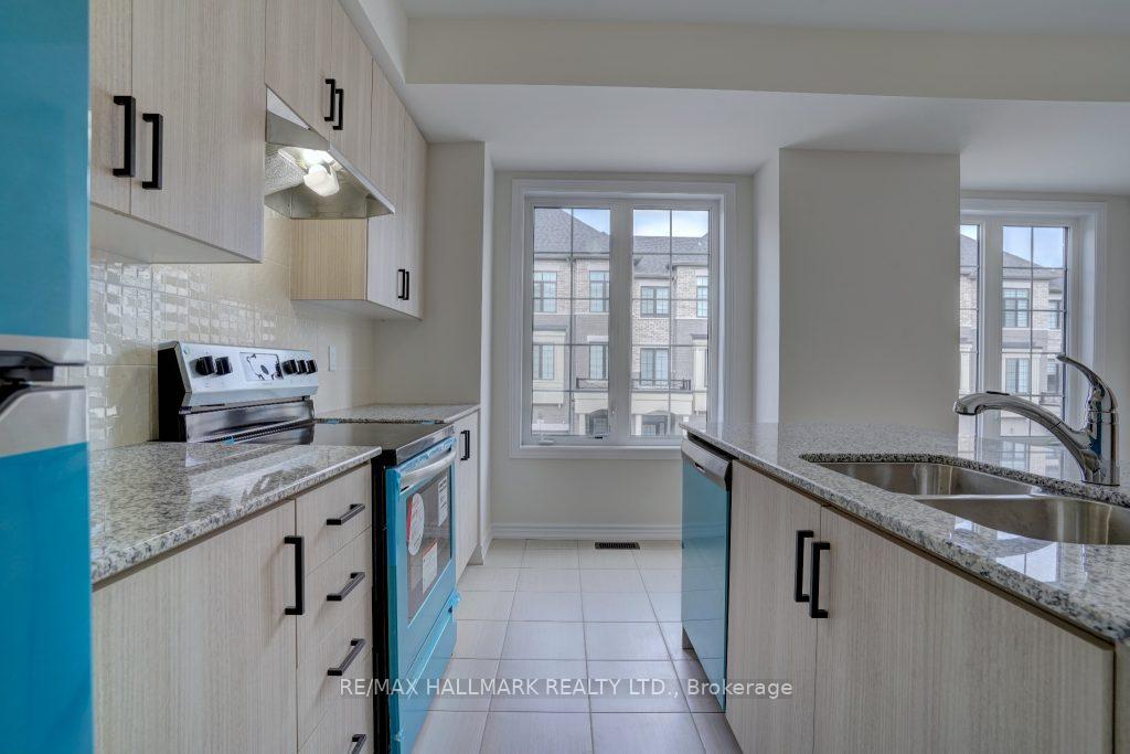 Photo 4 of 33 Hallmark Way, Whitby, Lynde Creek — HOMEH