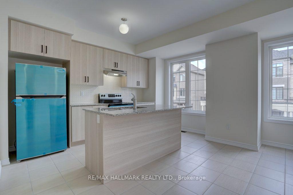Photo 11 of 33 Hallmark Way, Whitby, Lynde Creek — HOMEH