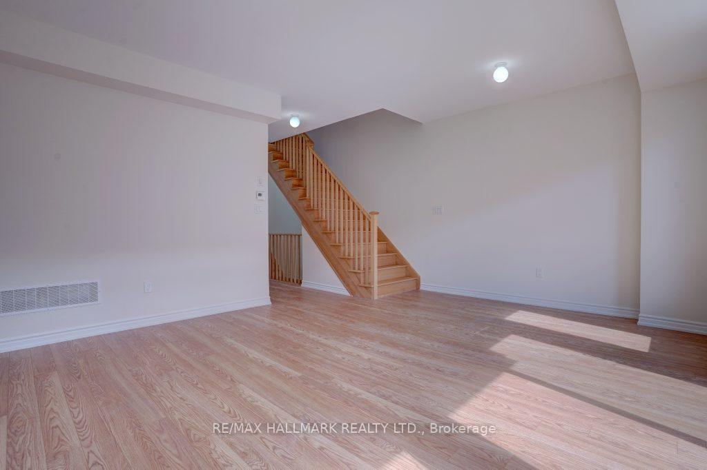 Photo 7 of 33 Hallmark Way, Whitby, Lynde Creek — HOMEH