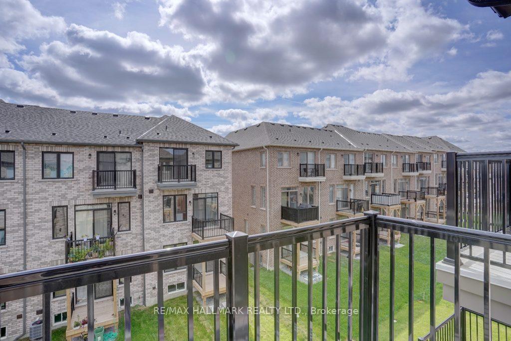 Photo 17 of 33 Hallmark Way, Whitby, Lynde Creek — HOMEH