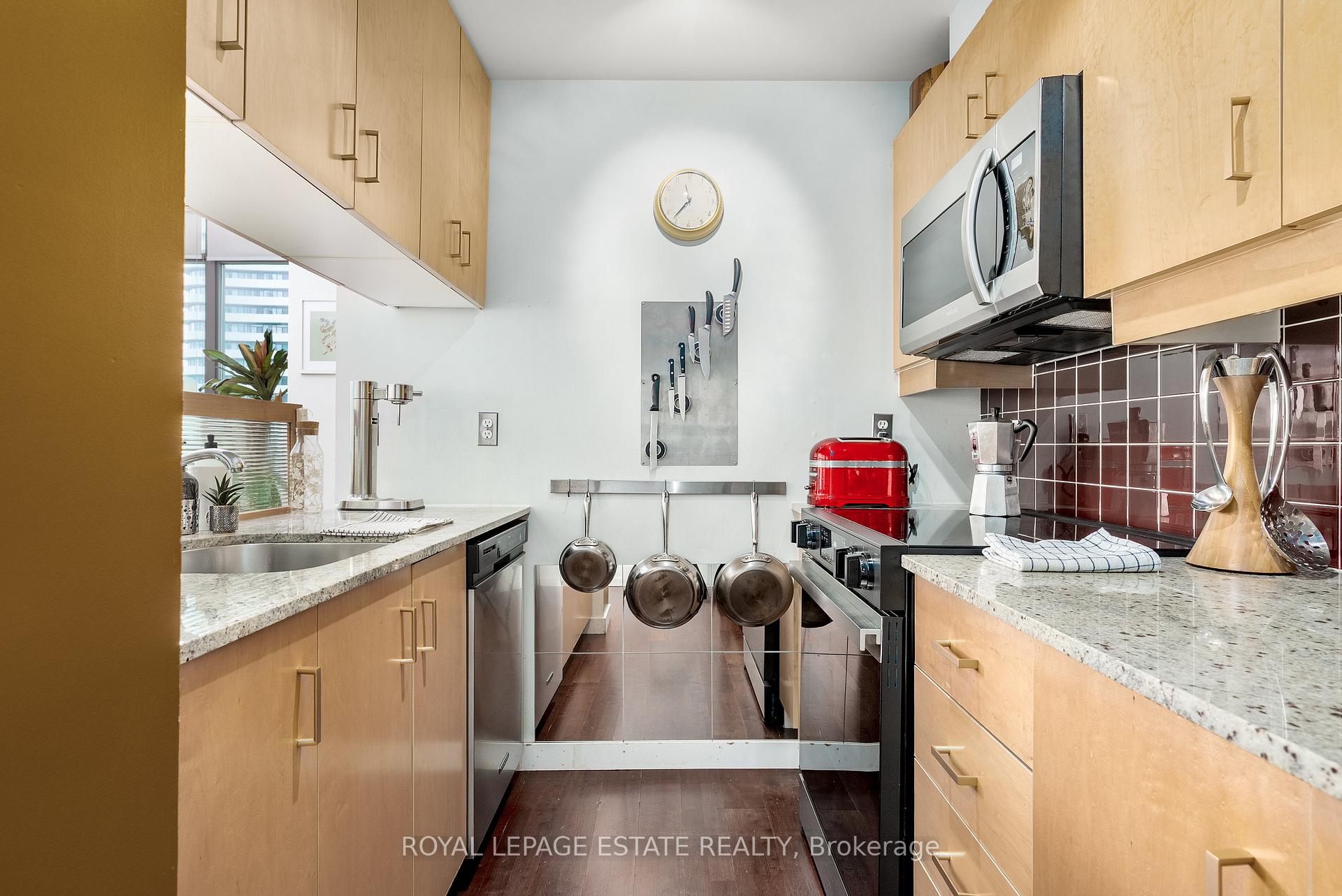 Photo 4 of Unit 1003, 281 Mutual Street, Toronto, Church-Yonge Corridor — HOMEH