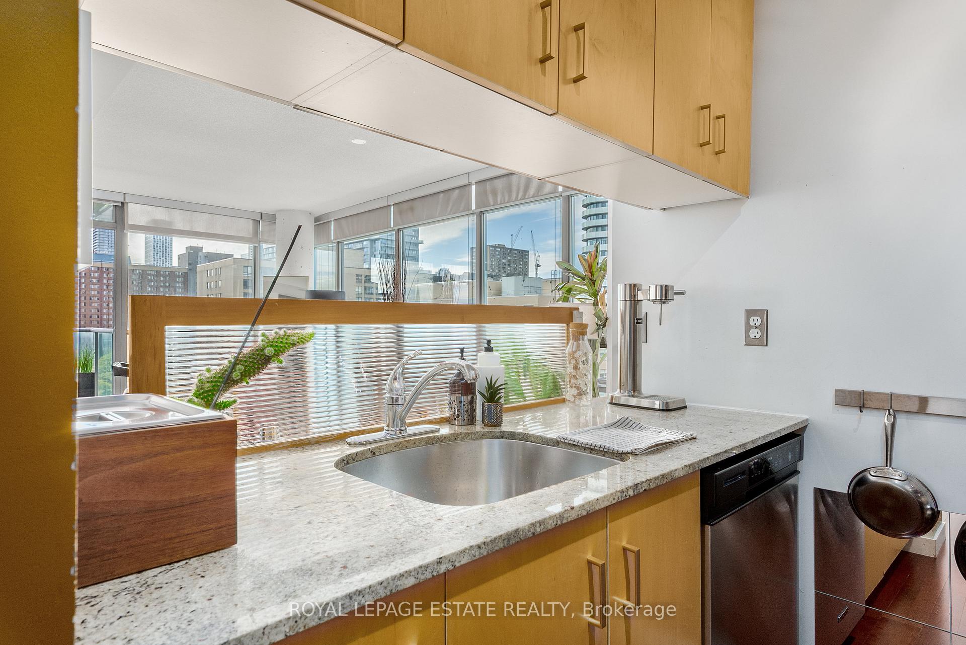 Photo 2 of Unit 1003, 281 Mutual Street, Toronto, Church-Yonge Corridor — HOMEH