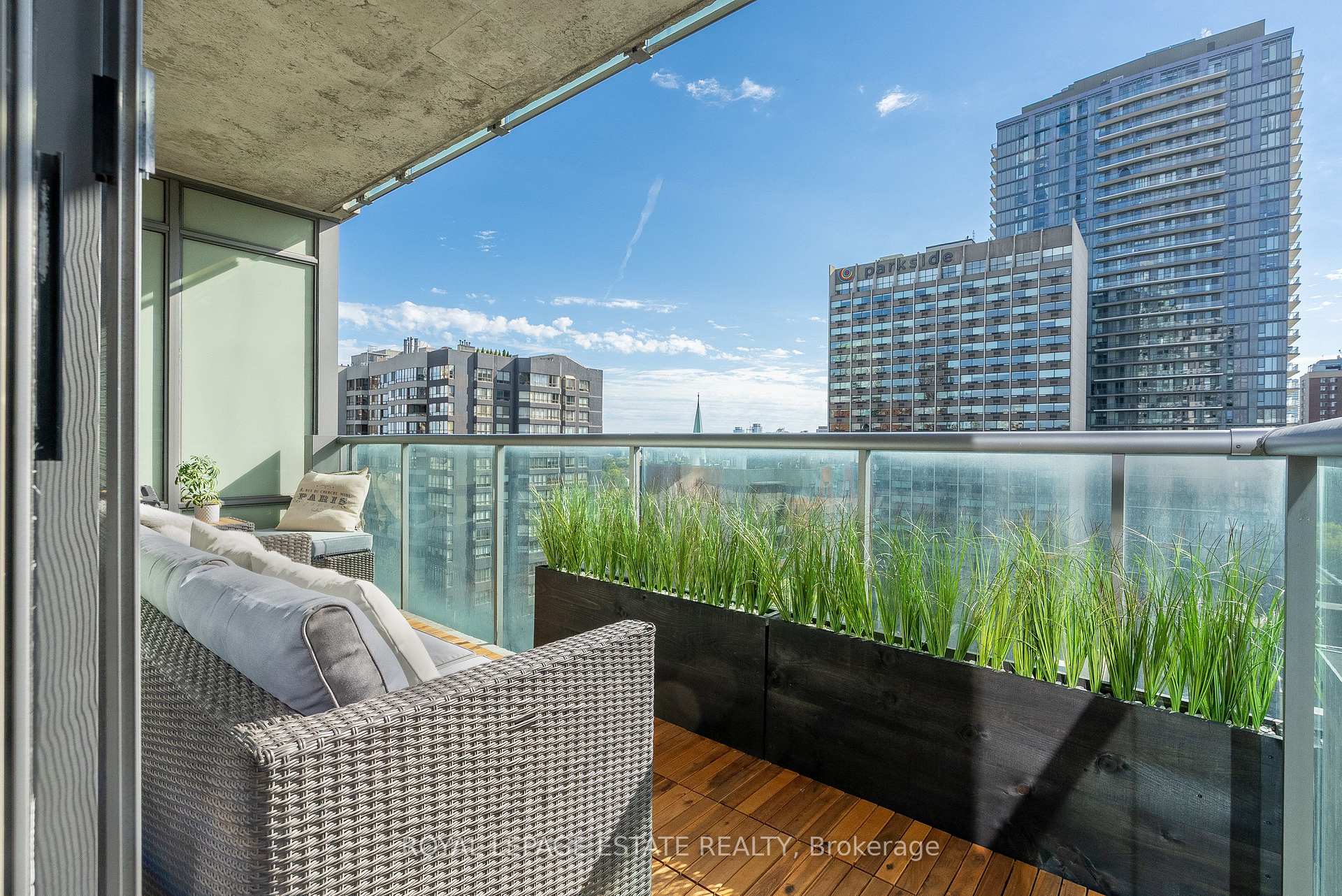 Photo 15 of Unit 1003, 281 Mutual Street, Toronto, Church-Yonge Corridor — HOMEH
