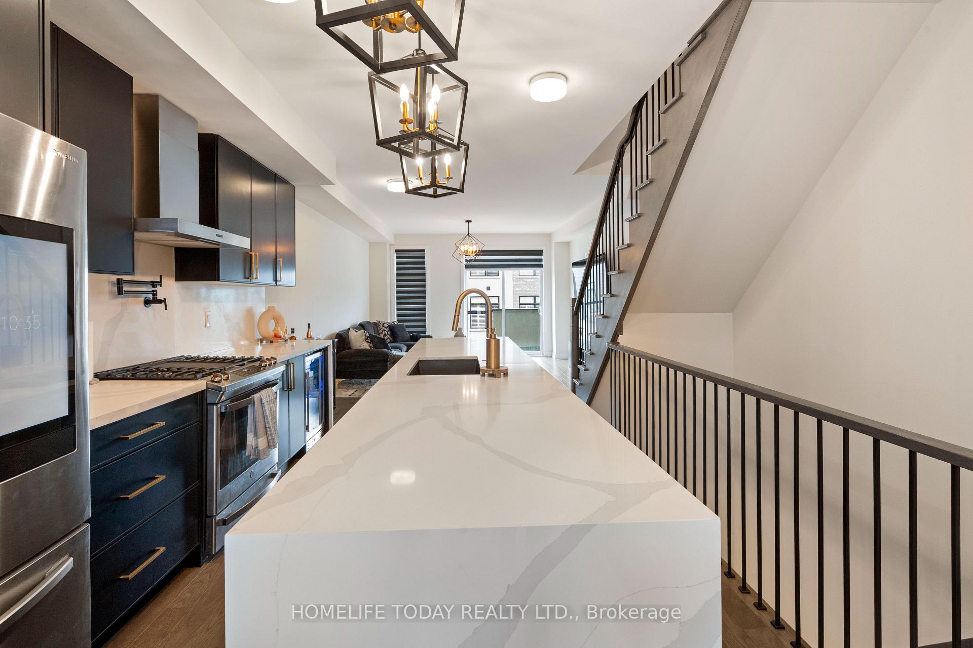 Photo 9 of 2670 Castlegate Crossing, Pickering, Duffin Heights — HOMEH