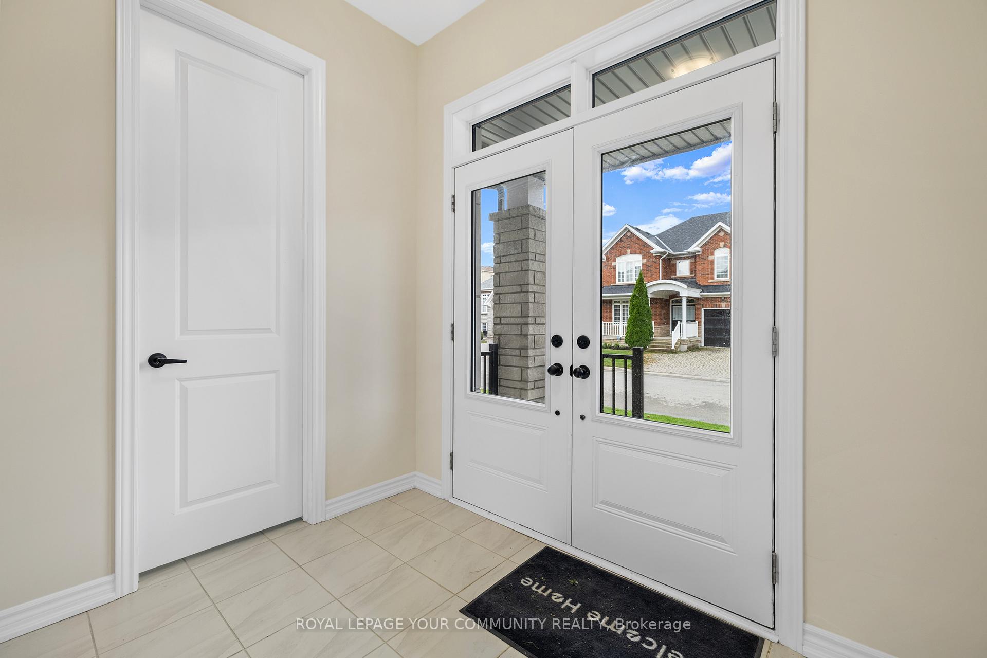 Photo 5 of 96 Weslock Crescent, Aurora, Bayview Northeast — HOMEH