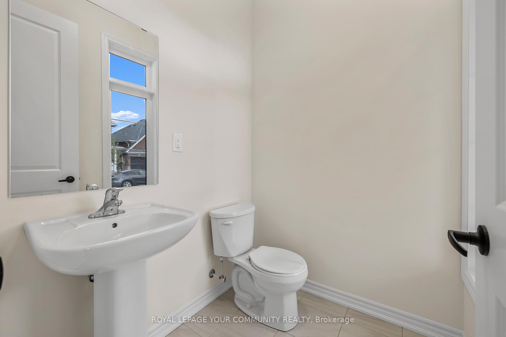 Photo 8 of 96 Weslock Crescent, Aurora, Bayview Northeast — HOMEH