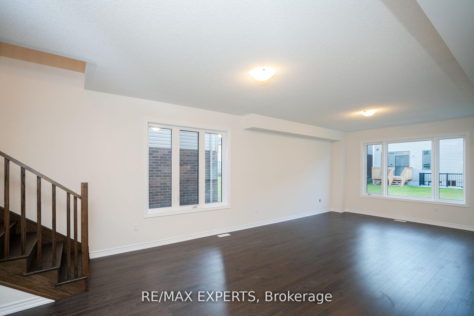 Photo 4 of 126 Nottingham Road, Barrie, Rural Barrie Southeast — HOMEH