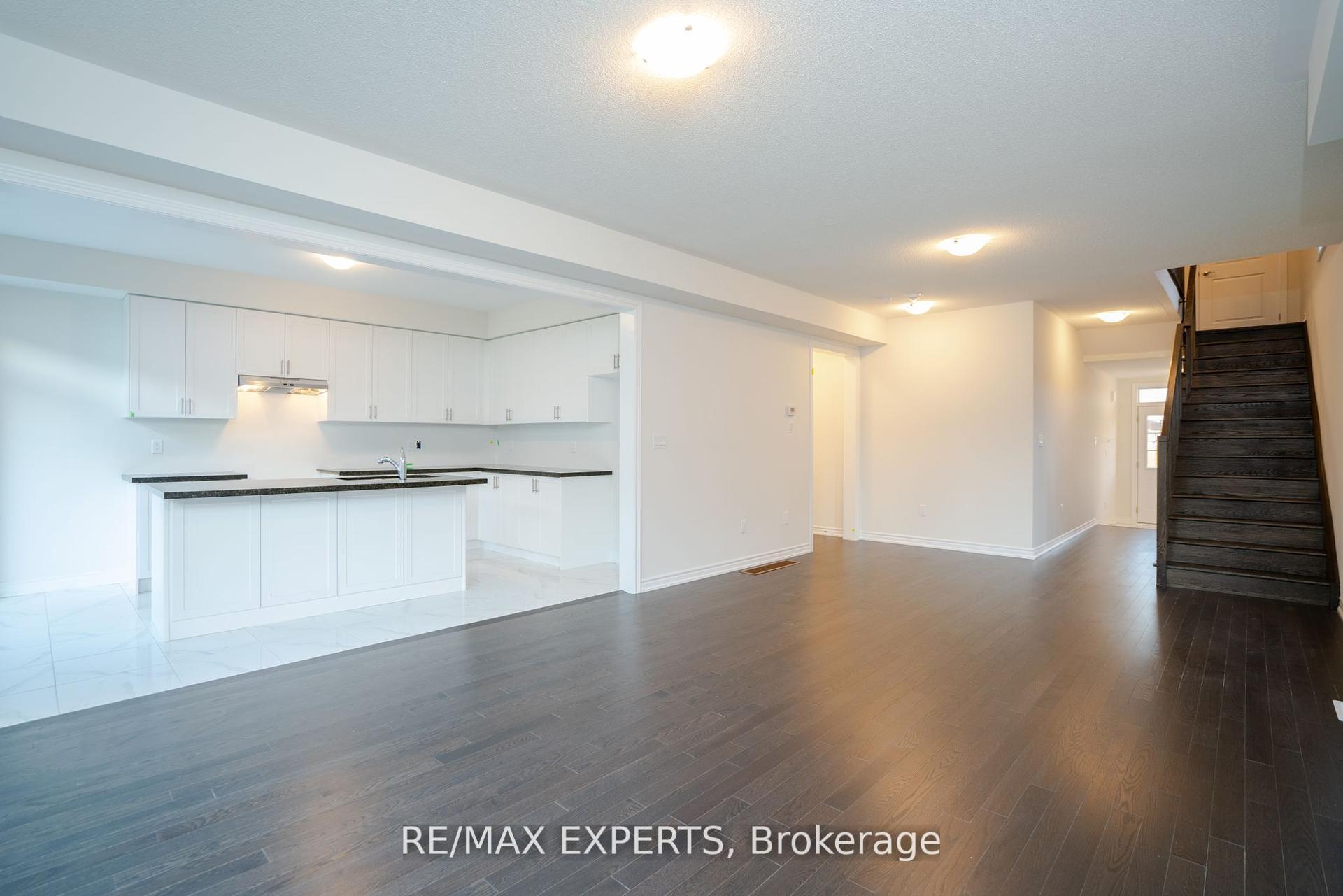 Photo 5 of 126 Nottingham Road, Barrie, Rural Barrie Southeast — HOMEH