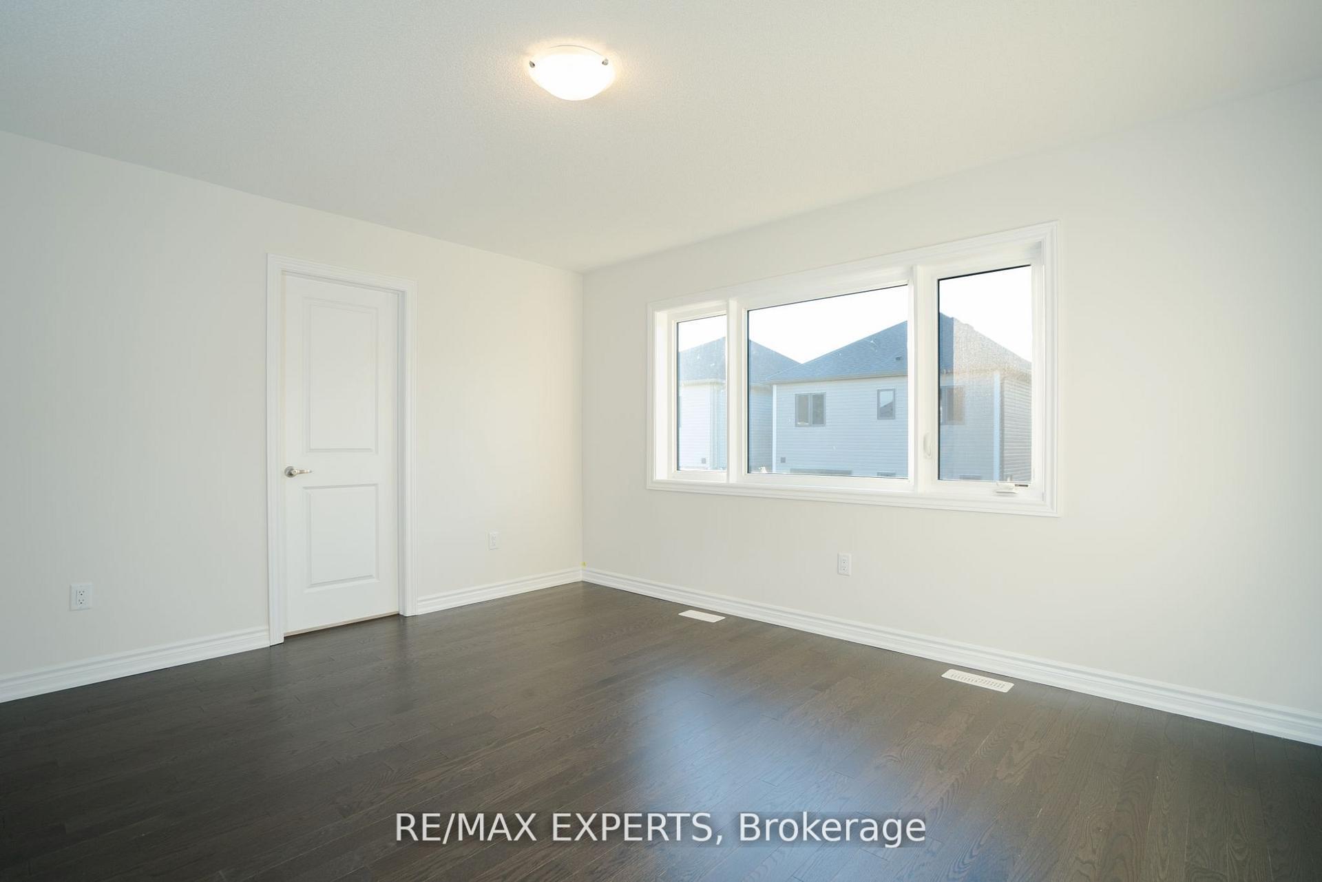 Photo 3 of 126 Nottingham Road, Barrie, Rural Barrie Southeast — HOMEH